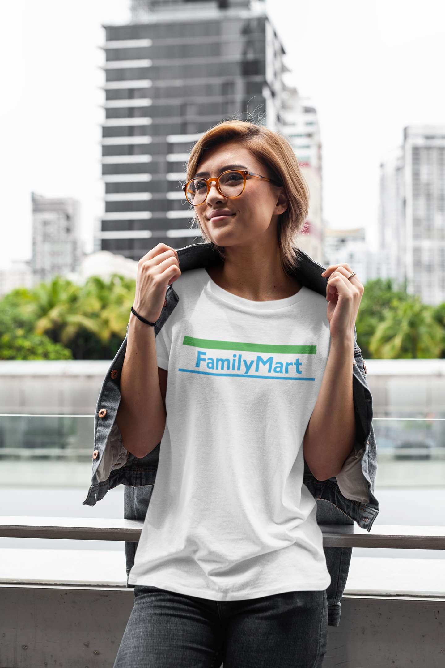 Polera Blanca unisex manga corta "Family Mart Classic"