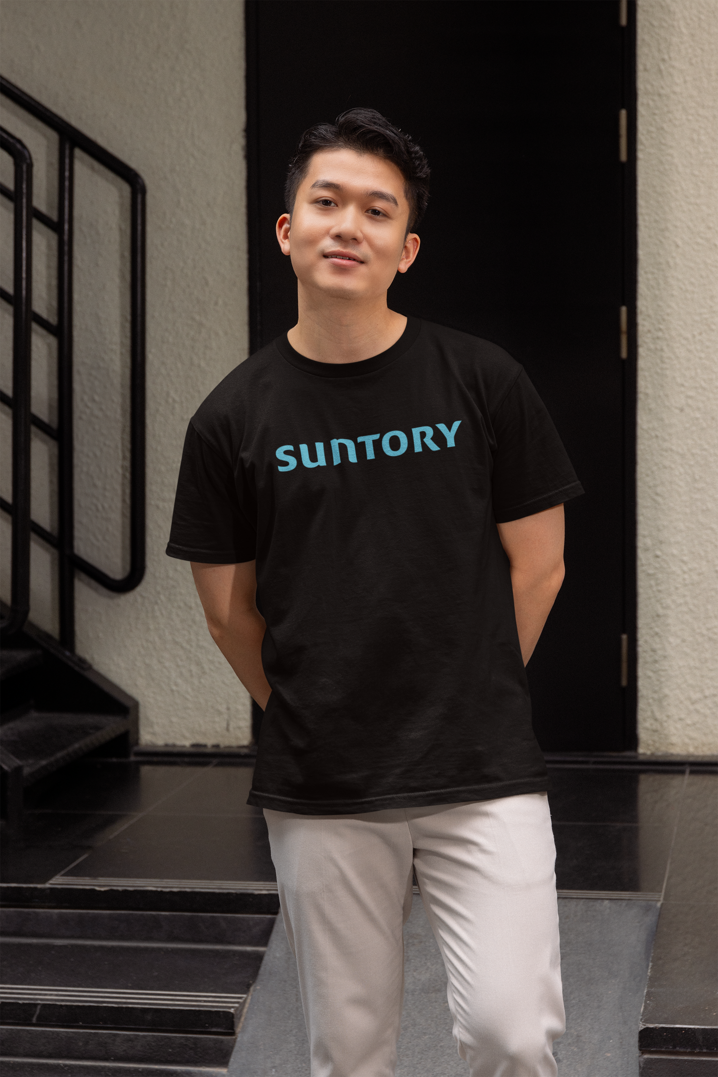 Polera Negra unisex manga corta "Suntory"